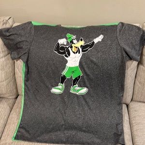 Men’s Disney goofy T-shirt size extra-large.